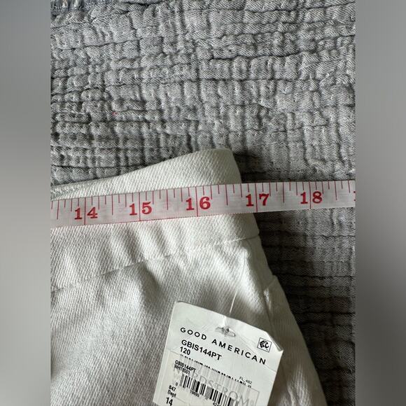Good American Good Boy Straight Leg Jeans Split Leg White Denim Women's 14 NWT - Picture 8 of 13